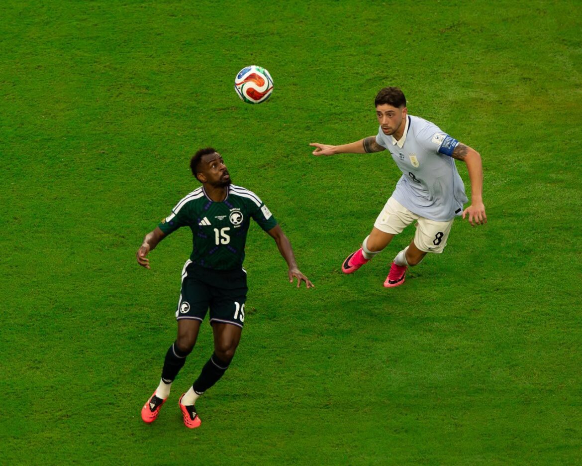 Uruguay rescata un empate ante Arabia Saudita en su debut mundialista