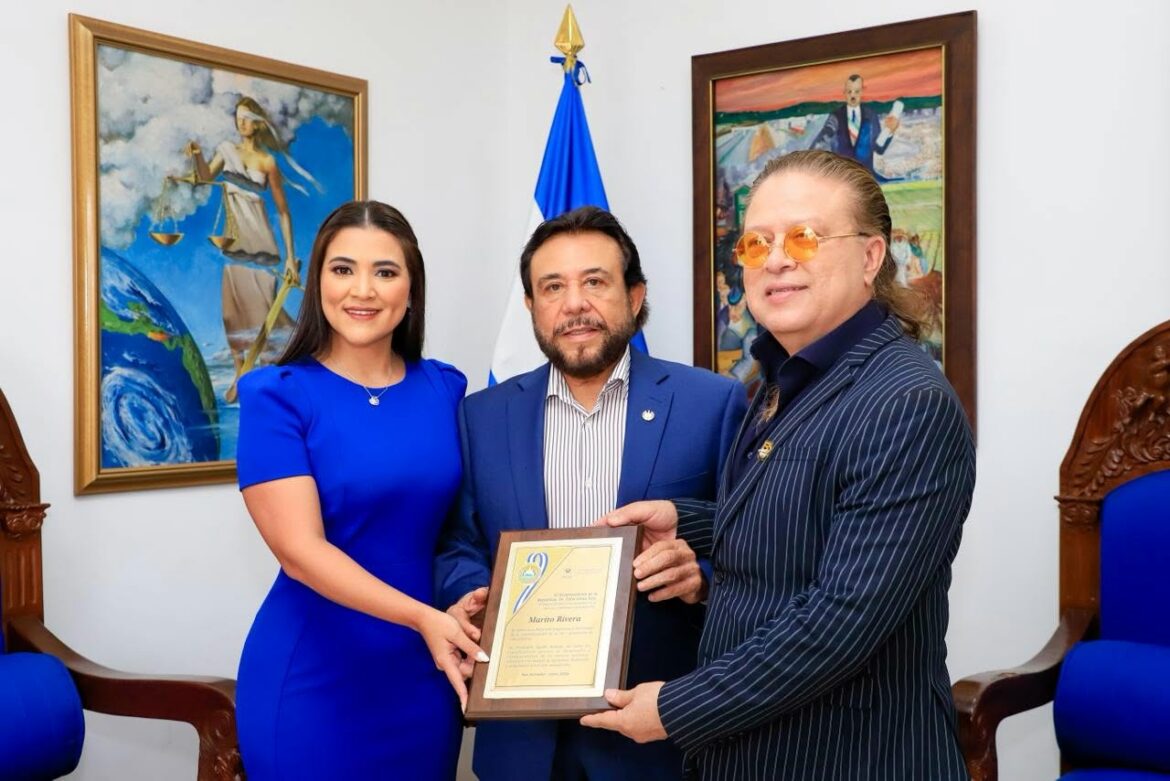 Reconocen a Marito Rivera por sus 55 años de trayectoria artística
