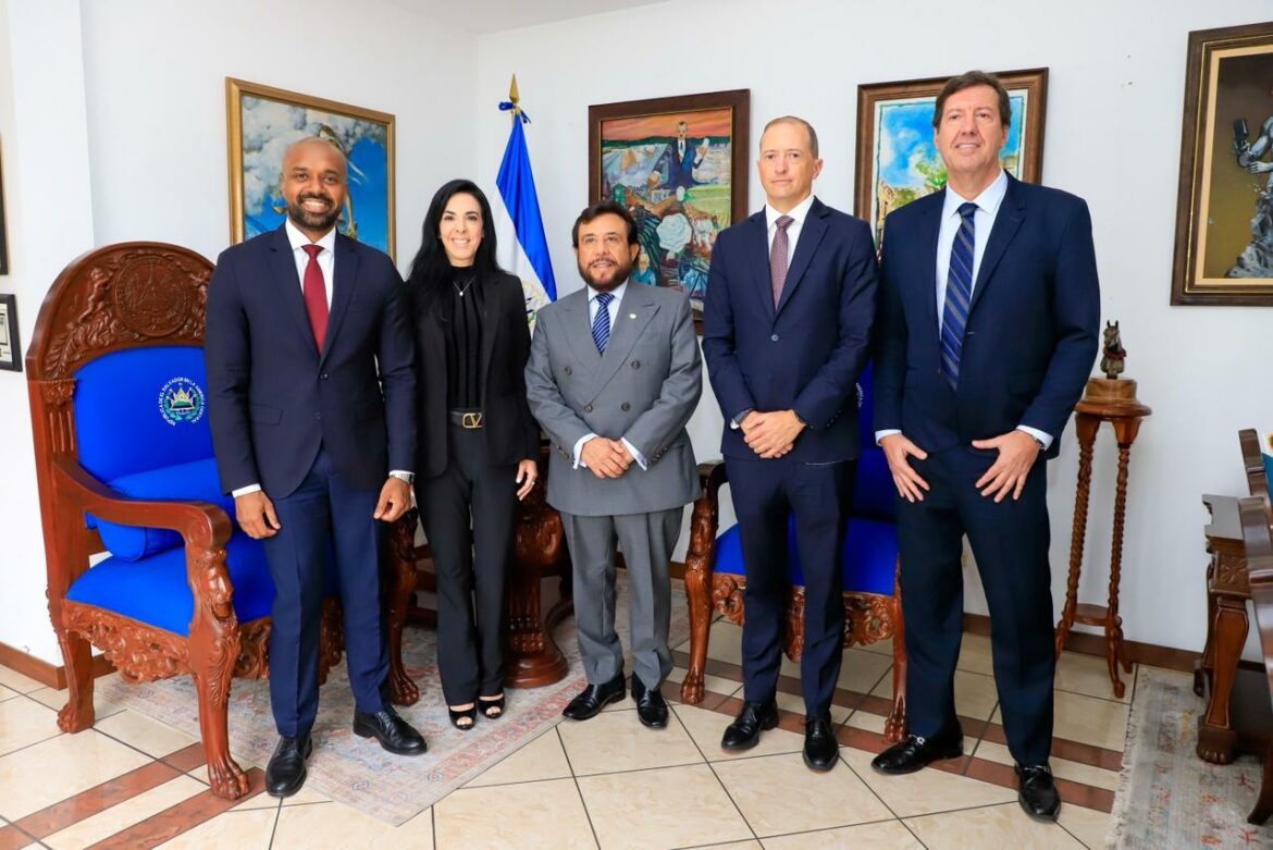 Vicepresidente Félix Ulloa se reúne con empresa emiratí para explorar inversiones en El Salvador