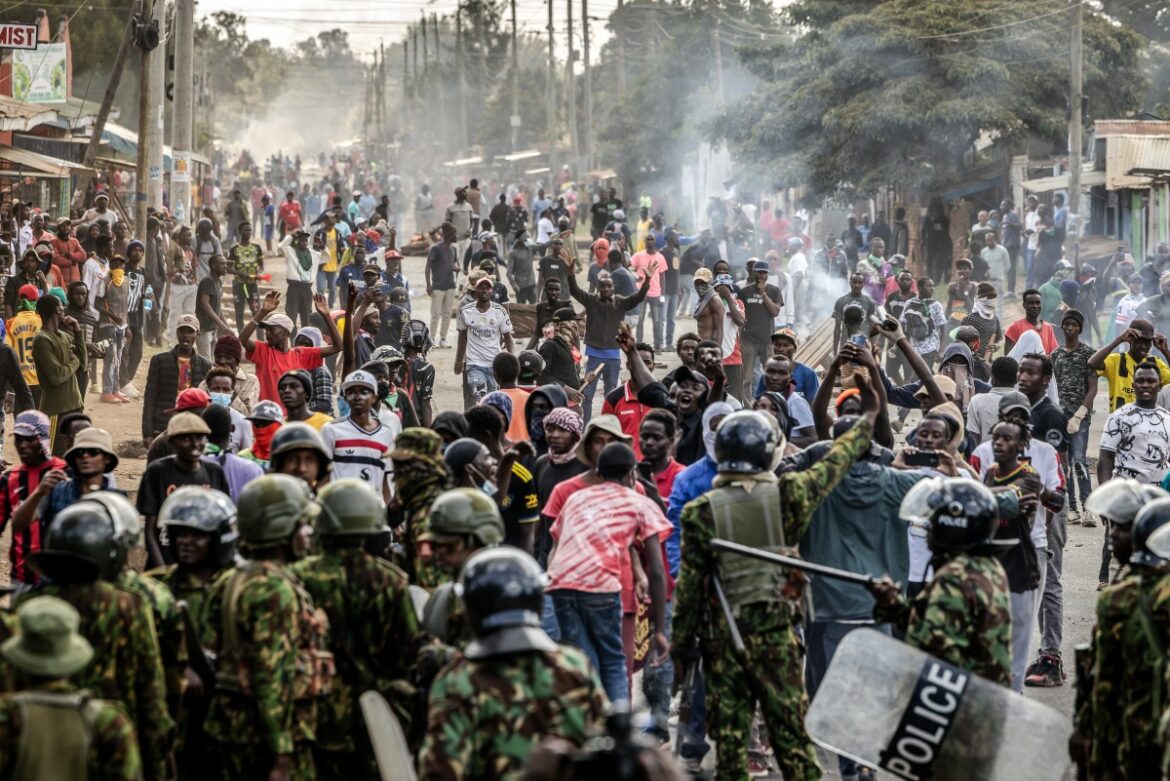 Un herido de bala durante protestas contra centro de cuarentena por el ébola en Kenia