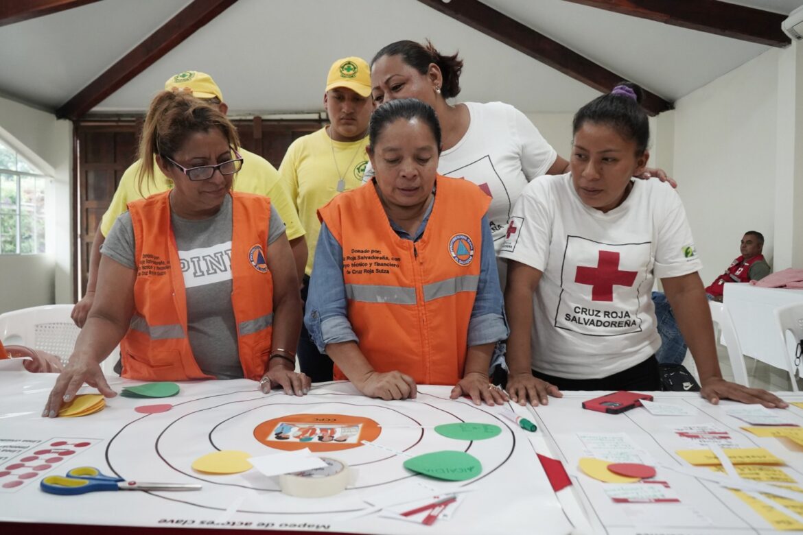 Cruz Roja Salvadoreña fortalece la coordinación comunitaria para la gestión del riesgo en Sonsonate