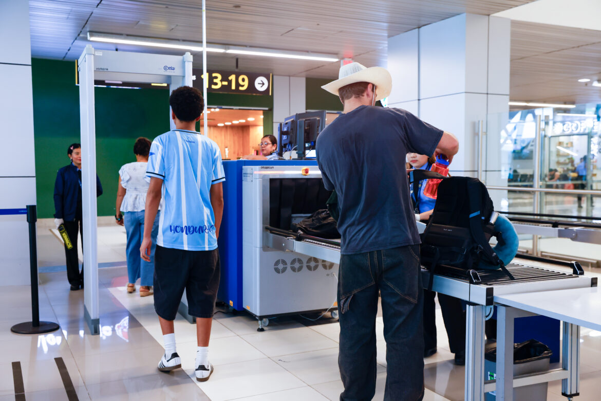 El Salvador fortalece la experiencia de viaje de los pasajeros con nuevas medidas en los  puntos de inspección del aeropuerto  