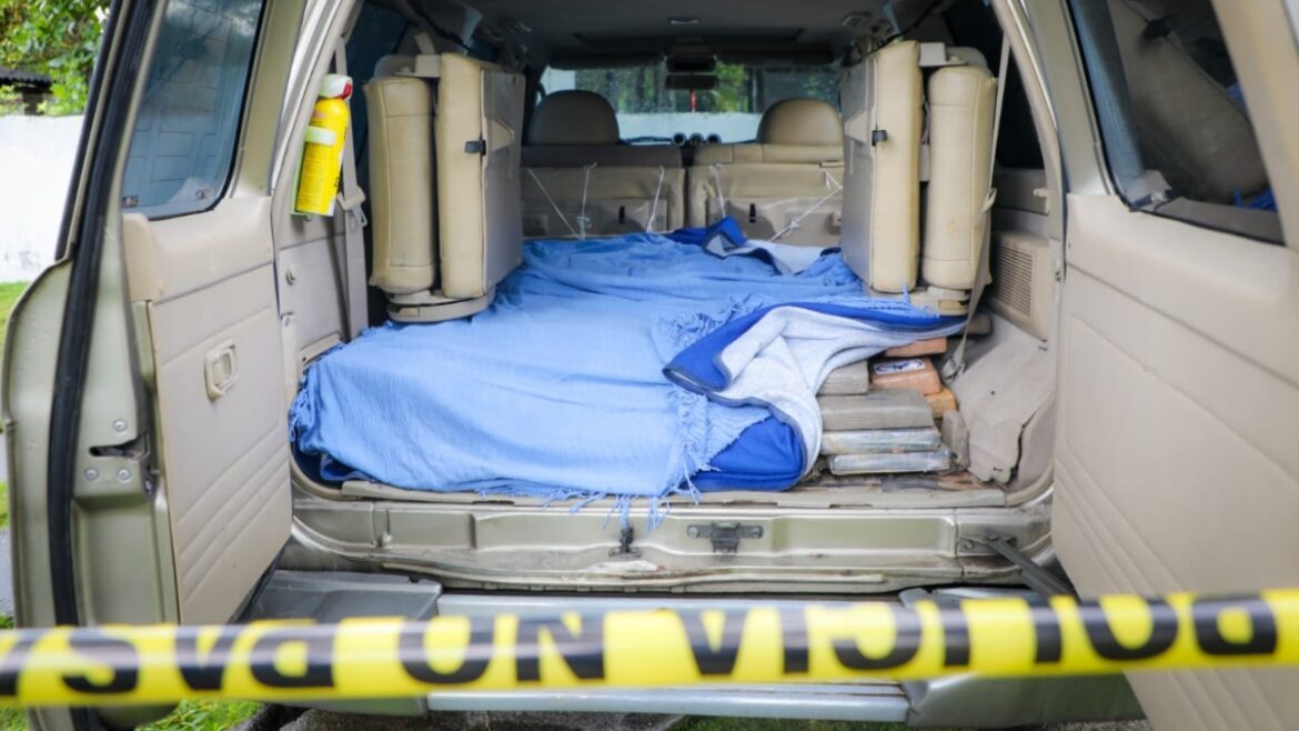 Vehículo decomisado en San Salvador con droga y armas pasa al Estado