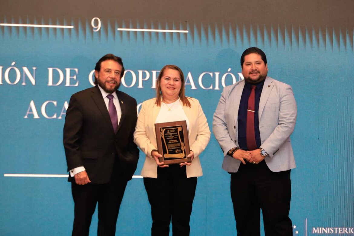 Vicepresidente Ulloa participa en la Gala de los Premios a la Excelencia de la Educación Superior 2026