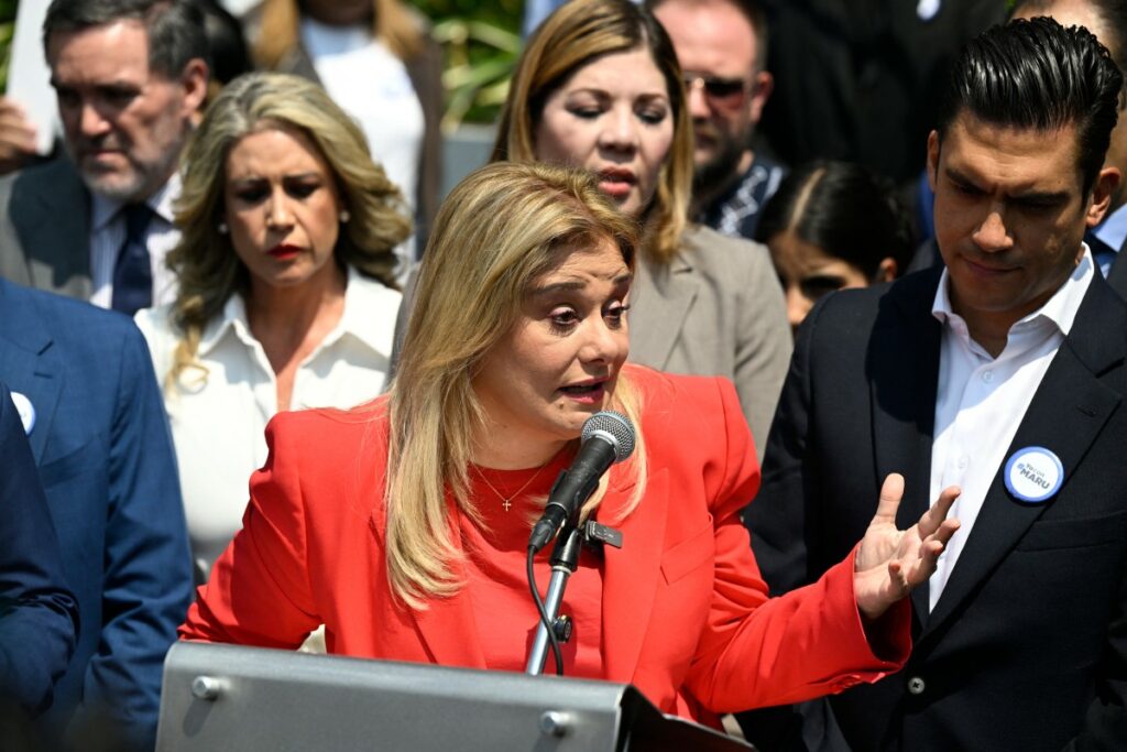Gobernadora opositora de México denuncia persecución por caso de agentes de la CIA