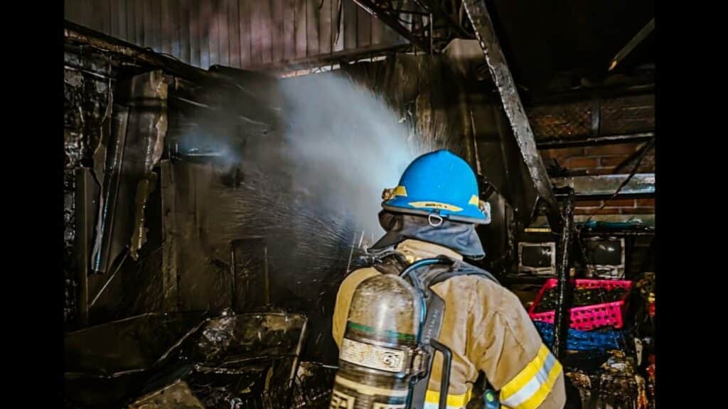 Bomberos liquidó incendio en mercado de Aguilares
