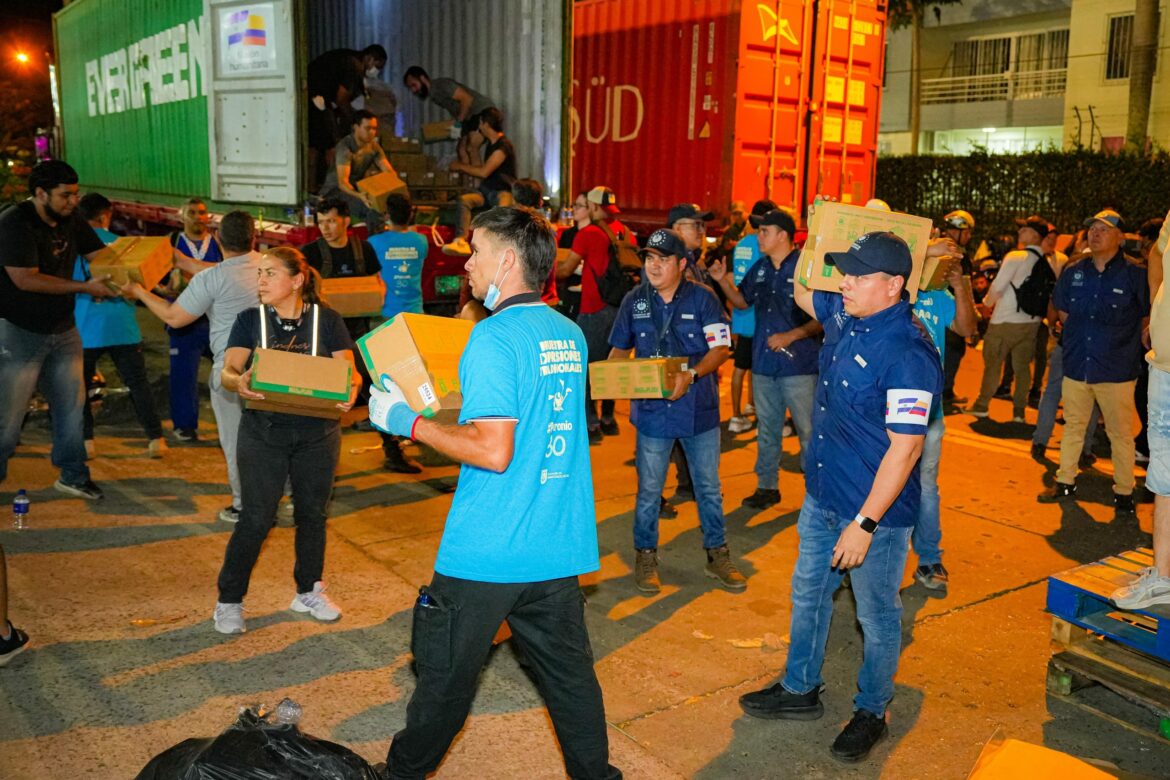 El Salvador suma 101 toneladas de ayuda humanitaria enviadas a Colombia tras el terremoto