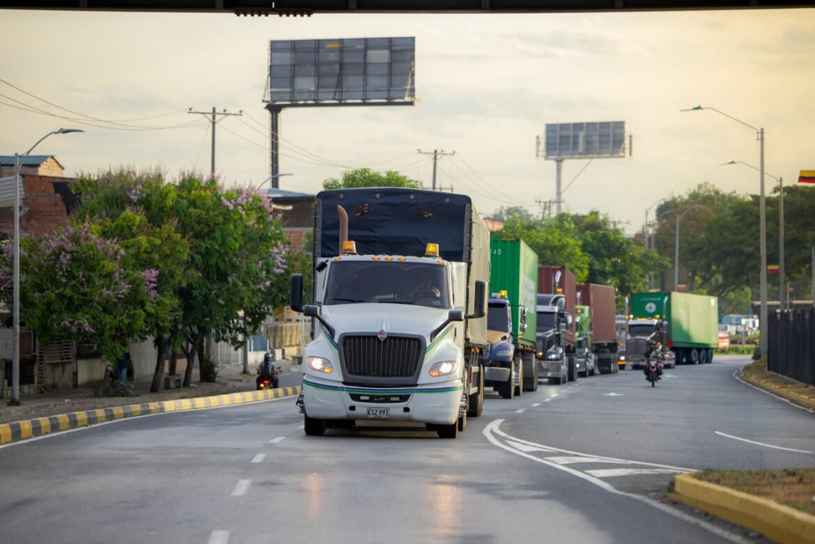 Llega a Colombia el primer avión con 51 toneladas de ayuda humanitaria de El Salvador