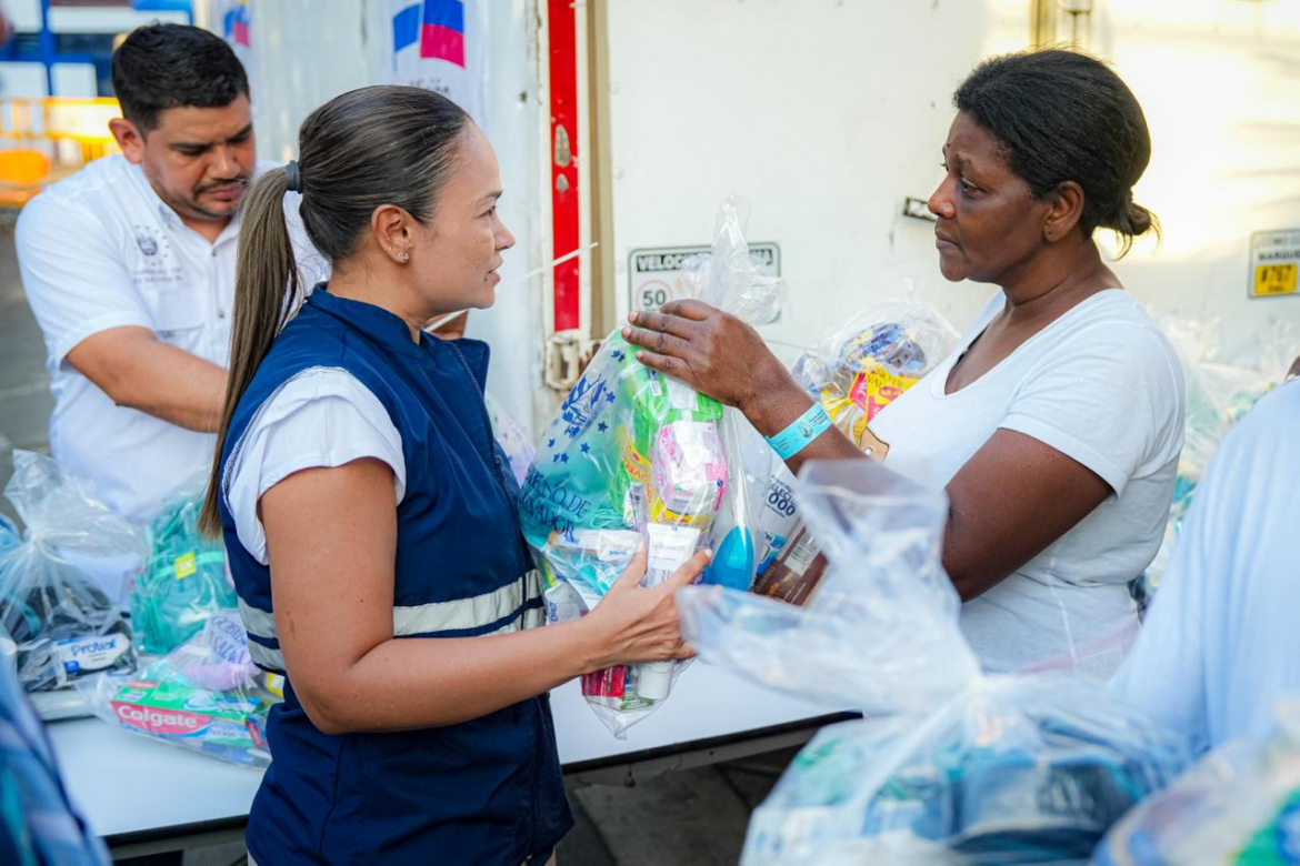 Ayuda salvadoreña llega a Cali para atender a familias golpeadas por el sismo