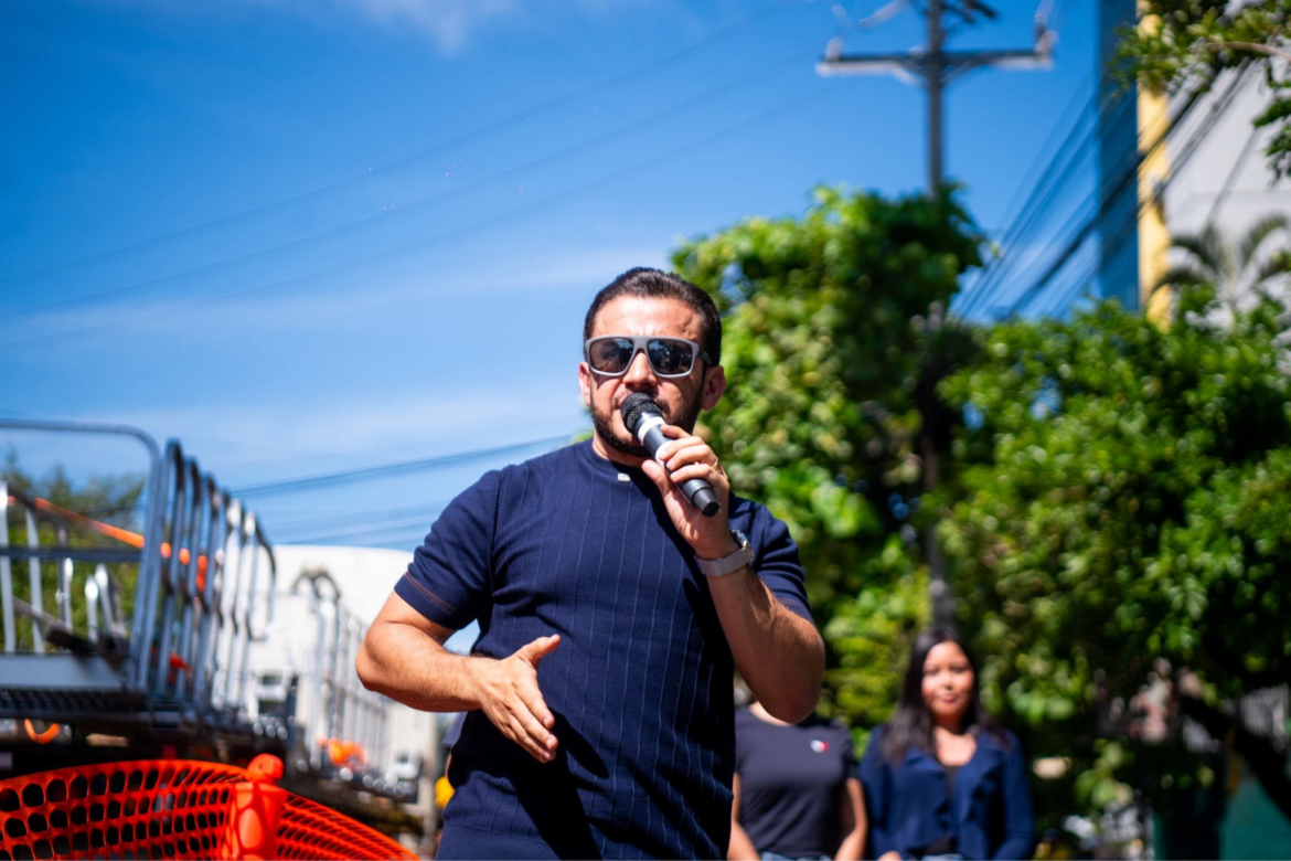 MOP supervisa instalación de la sexta torre del Aerocable que conectará Mejicanos con San Salvador