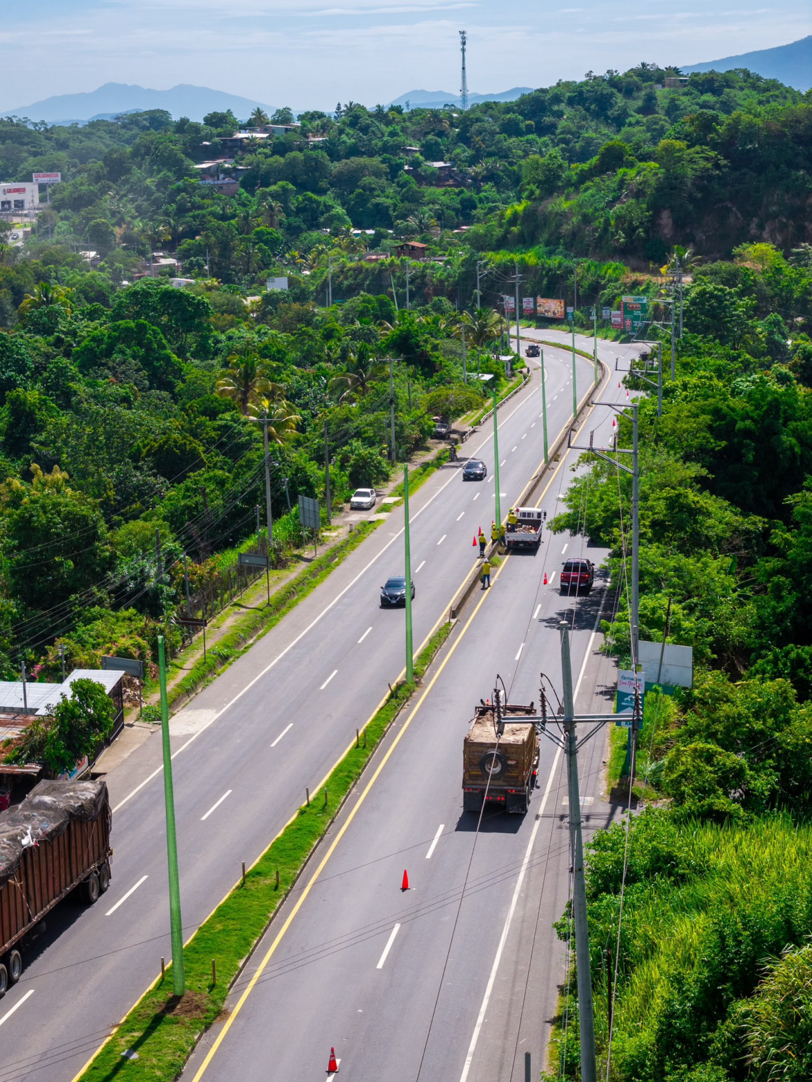 Iluminación de más de 65 kilómetros hacia Sonsonate busca reforzar la seguridad vial