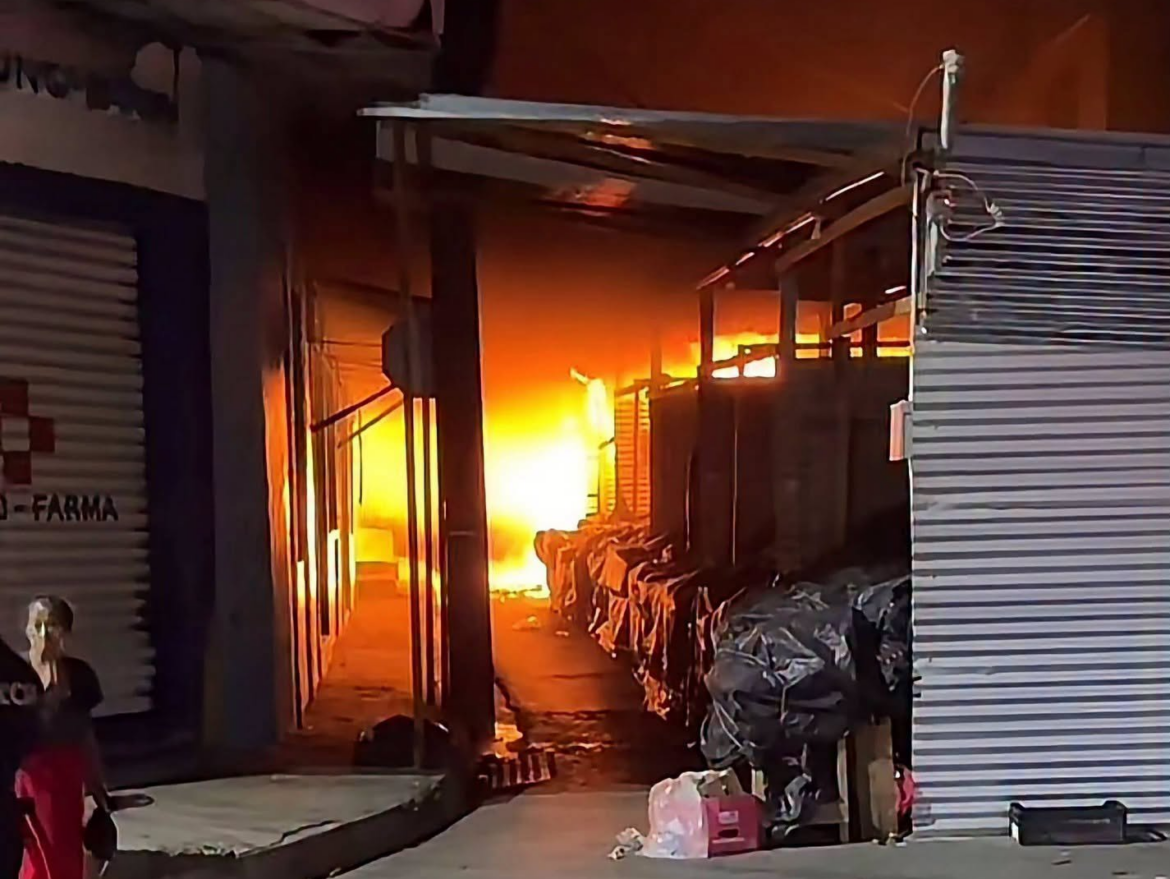 Nuevo incendio vuelve a afectar al mercado municipal de Armenia cuatro meses después