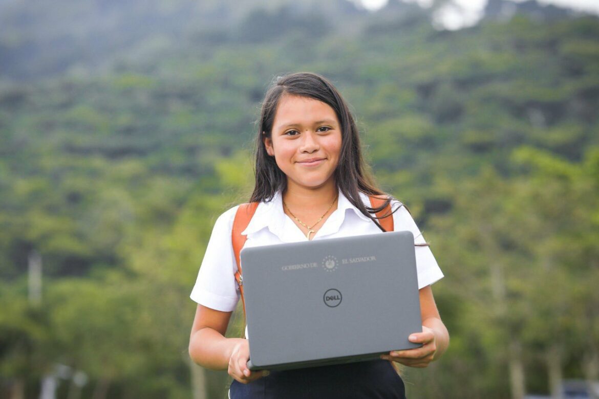 Banco Mundial destaca transformación educativa de El Salvador con inteligencia artificial