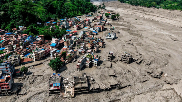 Más de 403 turistas permanecen desaparecidos tras avalancha e inundaciones en Nepal y China