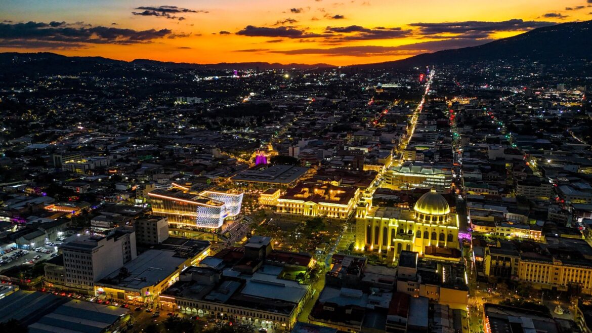 ASI vaticina crecimiento económico de 4.5 % en El Salvador para este año