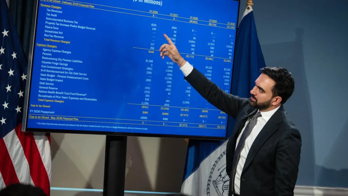 Alcalde de NYC presenta un presupuesto final que refuerza programas a favor de la clase trabajadora