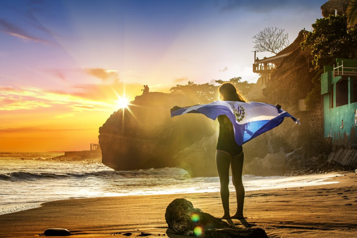 El Economista: El Salvador supera a Cuba y Costa Rica y se consolida como potencia turística regional