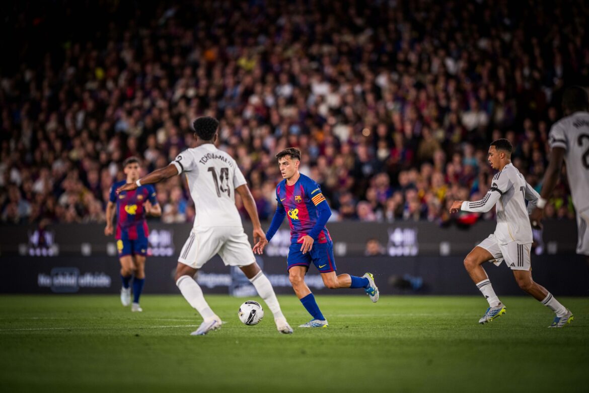 Barcelona derrota 2-0 al Real Madrid y se corona campeón de LaLiga española