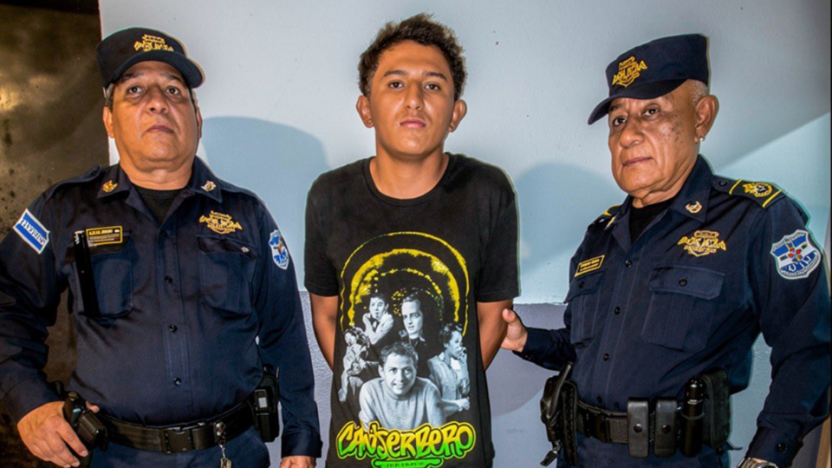 Capturan a jovencito por hurtar una motocicleta de una vivienda en San Miguel