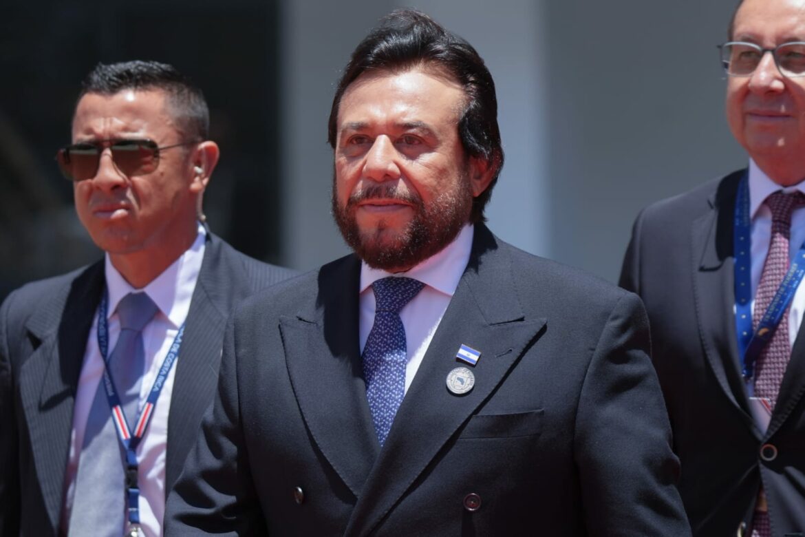Félix Ulloa participa en la toma de posesión de Laura Fernández Delgado en Costa Rica