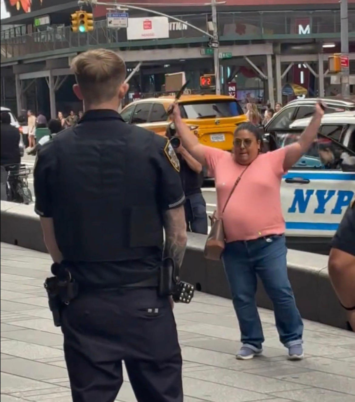 Vicepresidenta de Bank of America muere tras ser apuñalada en Times Square