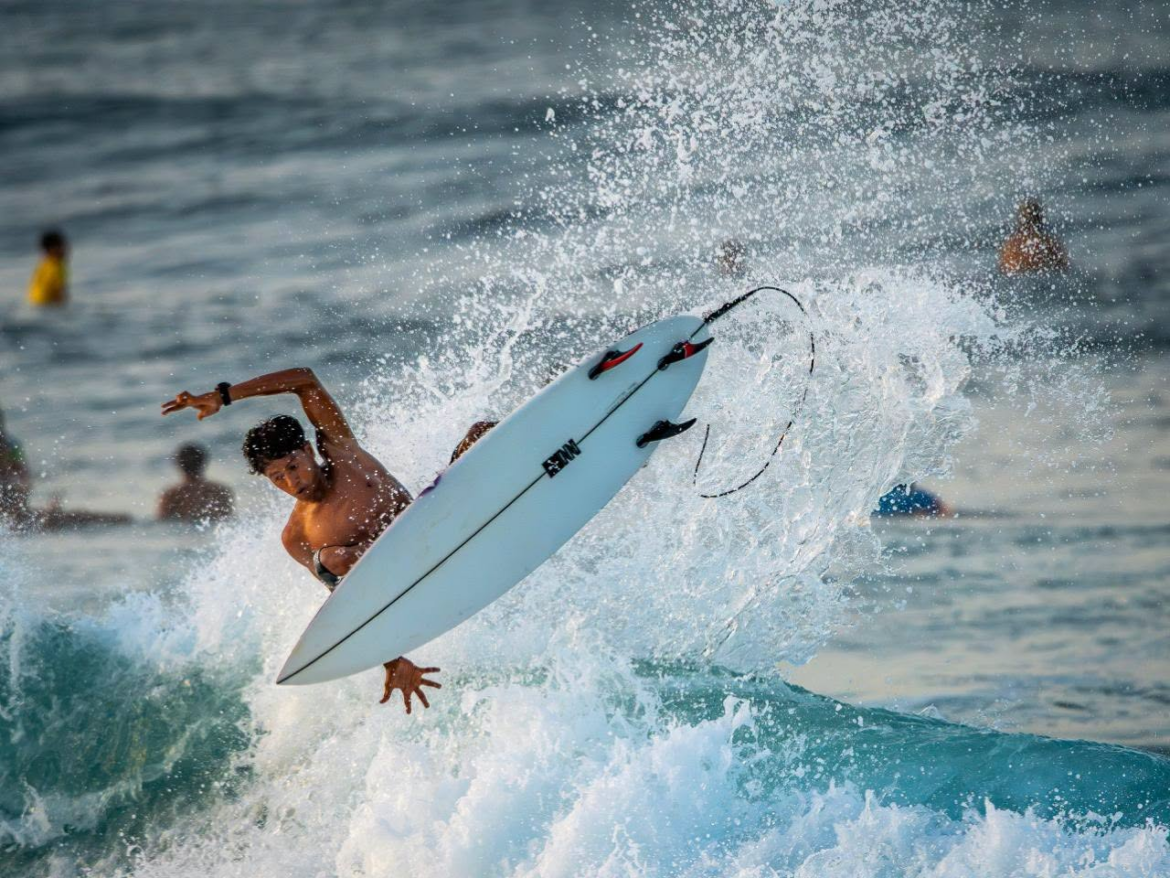El Salvador se prepara para recibir a los mejores surfistas juveniles del mundo