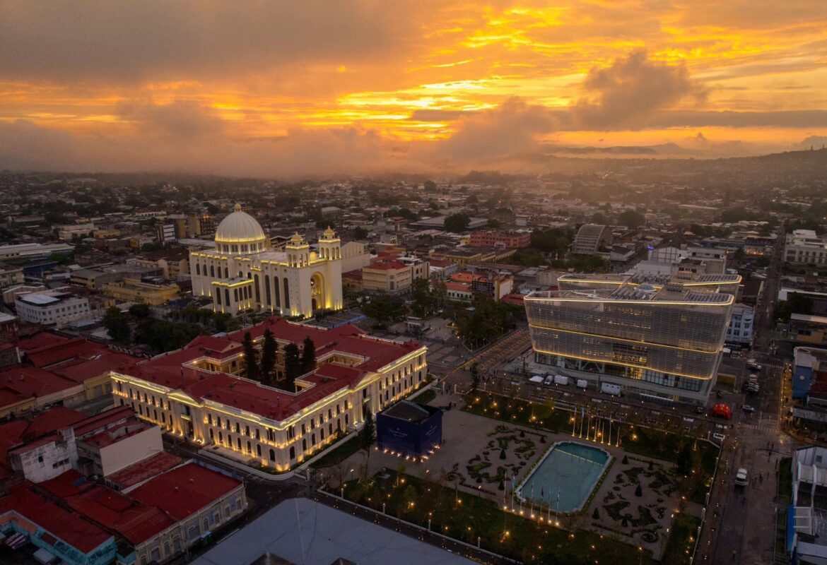 FMI: La actividad económica ha superado las expectativas en El Salvador