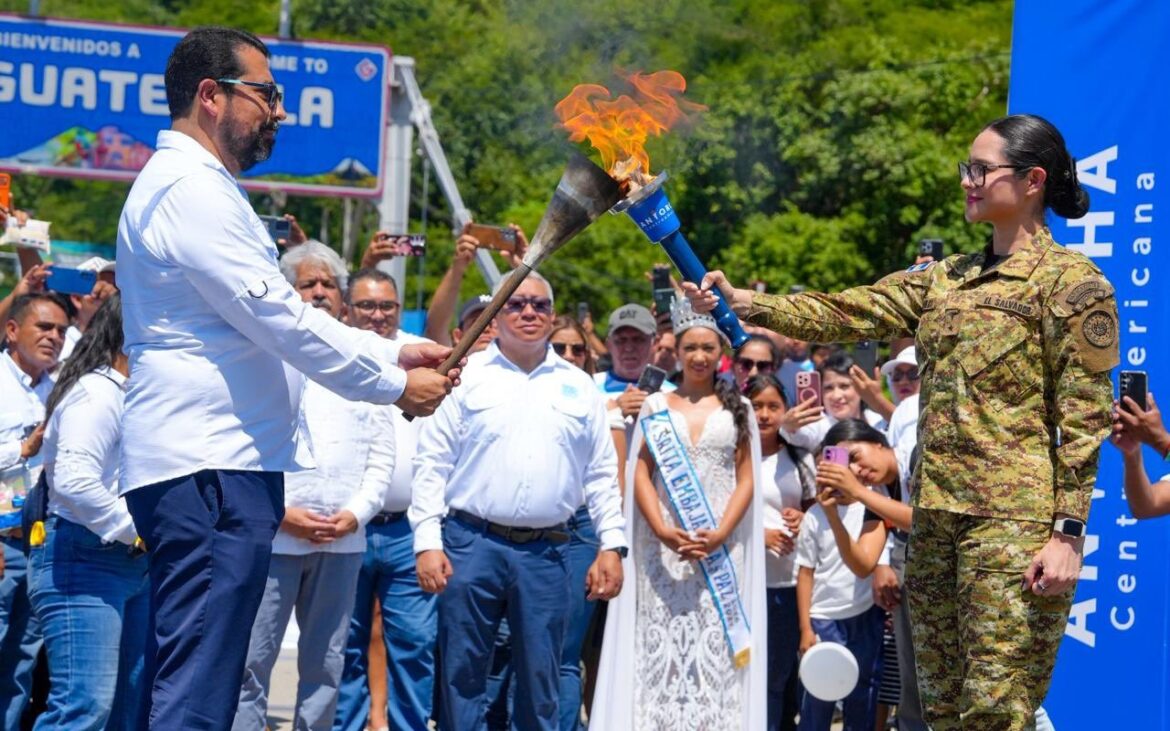 El Salvador recibe la Antorcha Centroamericana por la Paz y la Libertad