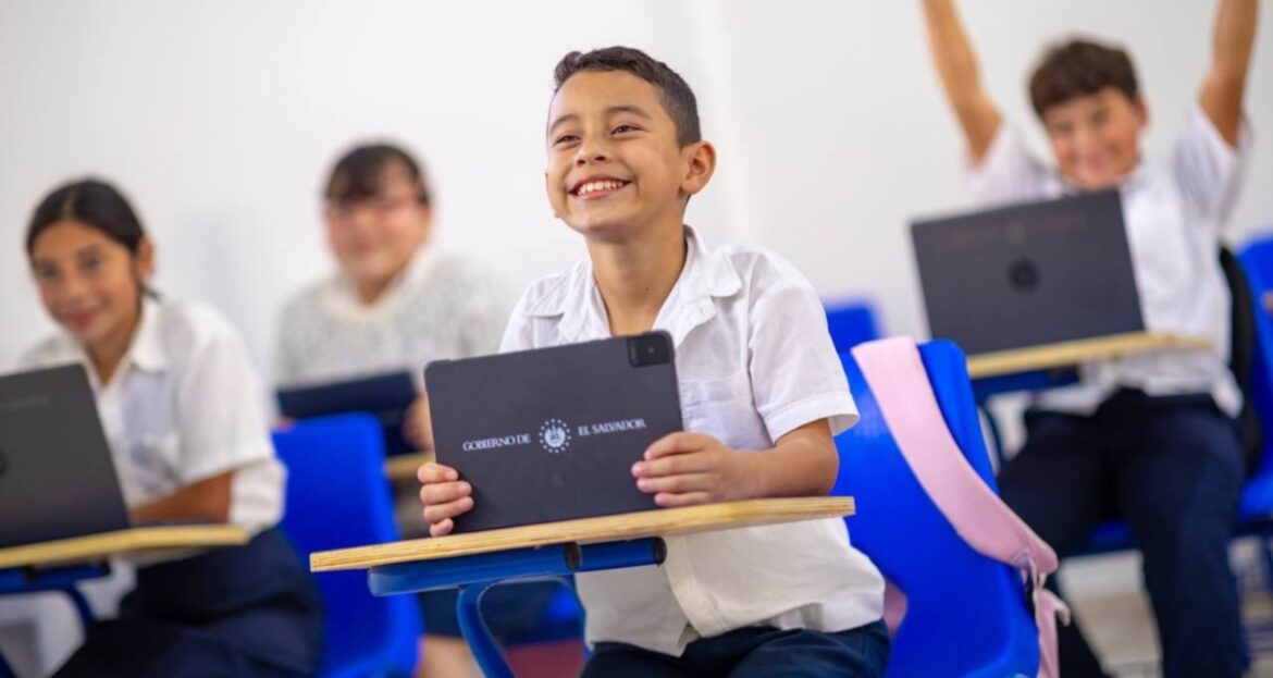 Reforma educativa en El Salvador logra niveles comparables a Suecia y Alemania en estudiantes