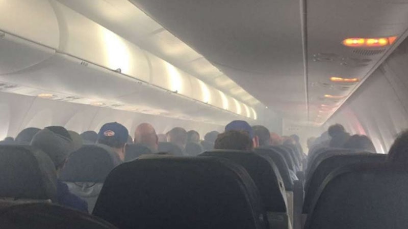Evacuan a pasajeros de vuelo en aeropuerto indio por humo en cabina