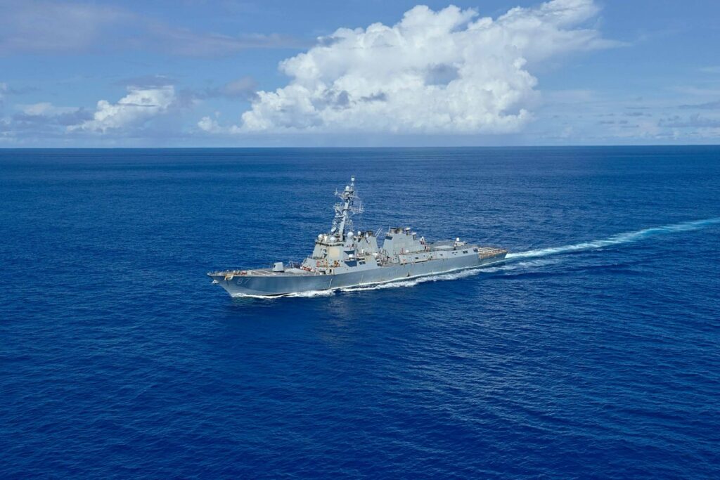 Irán disparó misiles como «advertencia» contra los barcos militares de EE. UU.