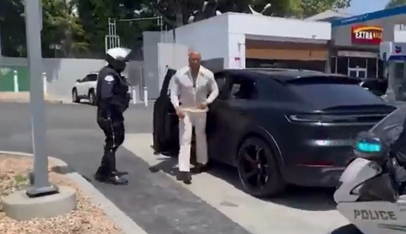 “La Roca” es intervenido por la policía en Los Ángeles