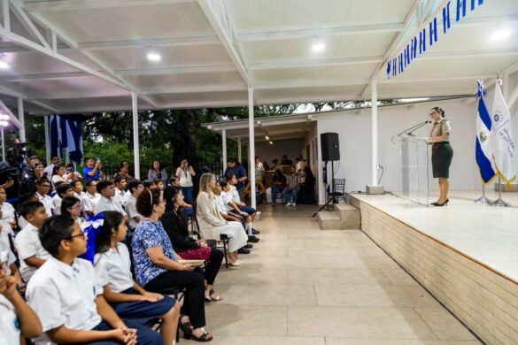 Educación busca alcanzar una inversión del 8 % del PIB en El Salvador