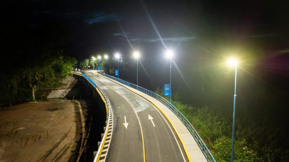 DOM inaugura nuevo puente y moderniza calle en Zacatecoluca