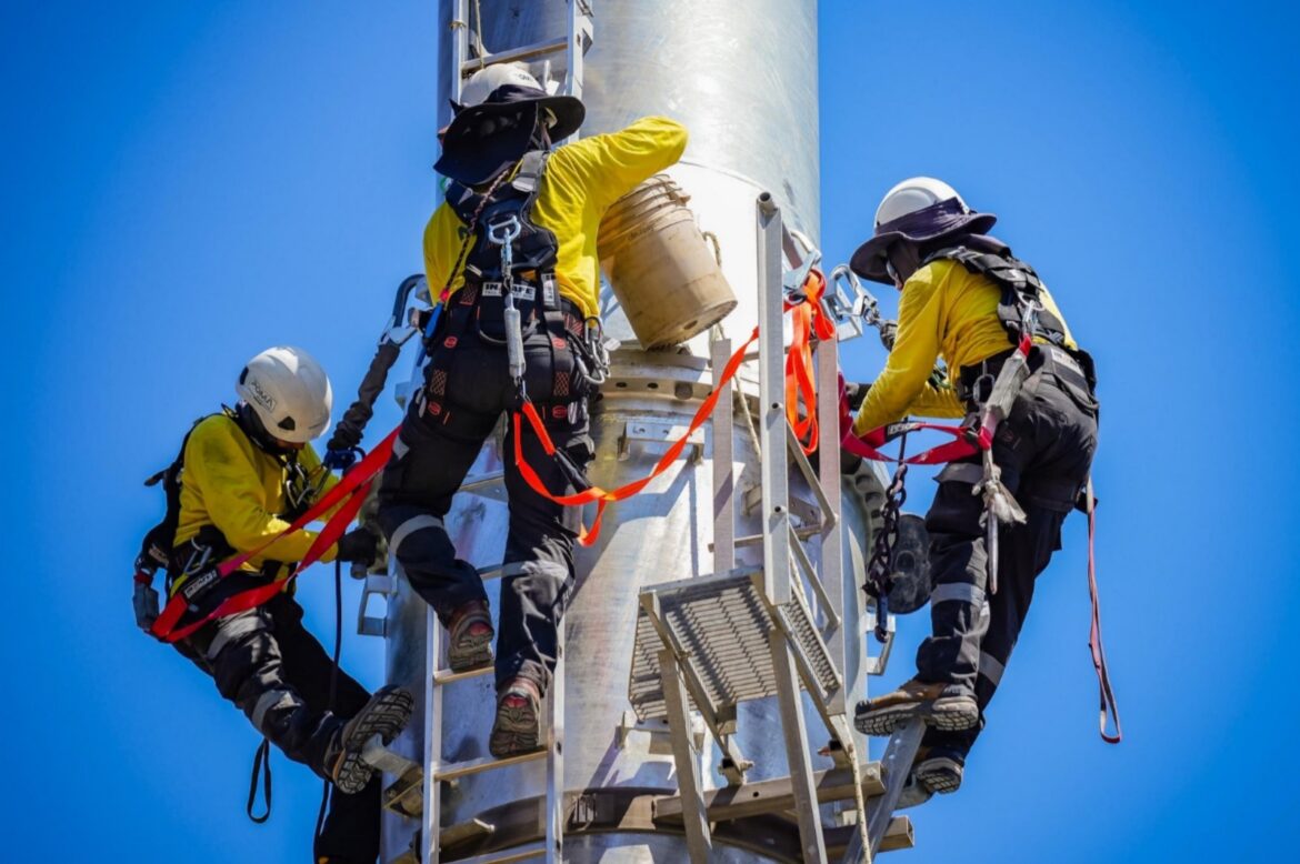Continúa instalación de la octava torre del Aerocable en Mejicanos