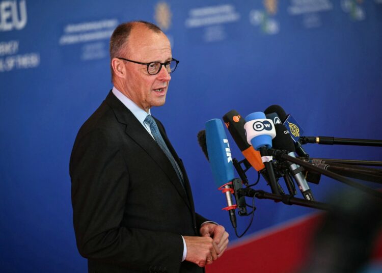 Alemania aprueba recortes históricos en gasto social y sanitario para financiar el aumento militar
