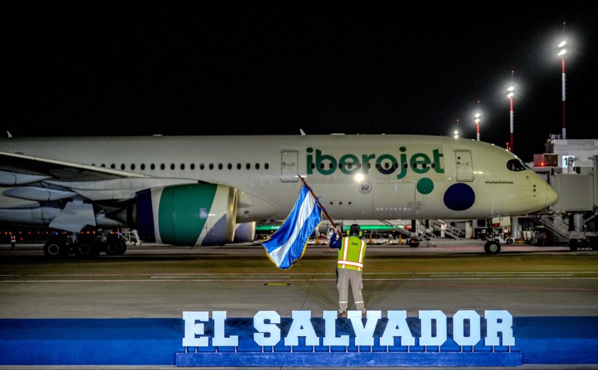 Iberojet inicia operaciones en El Salvador con conexión desde Madrid