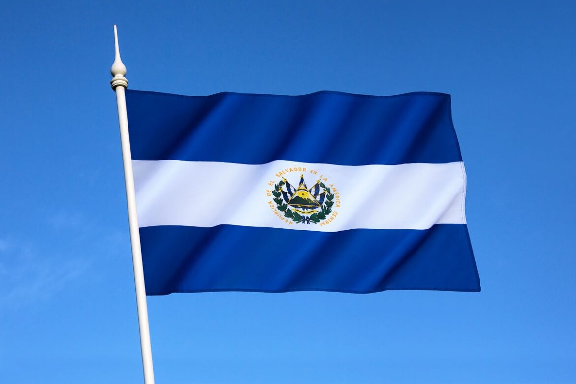La historia detrás de los símbolos patrios de El Salvador
