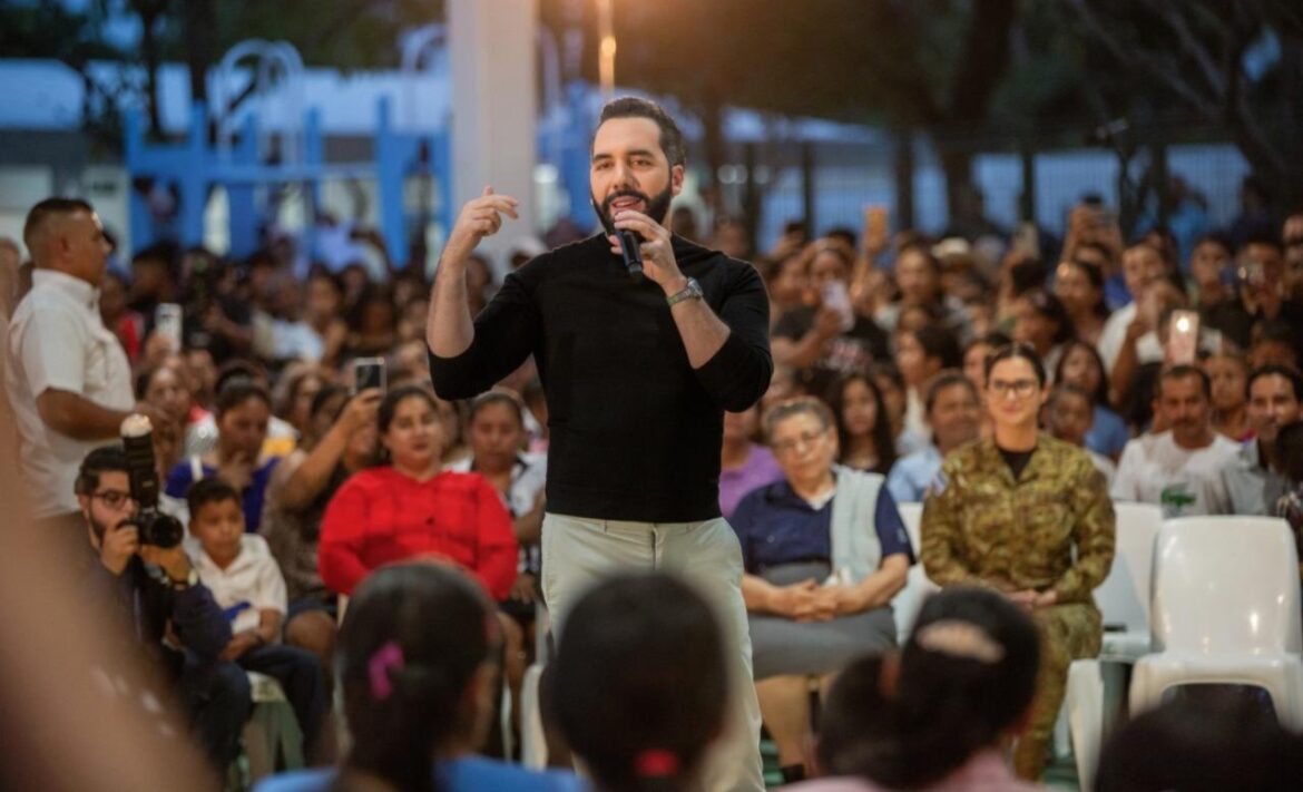 Presidente Bukele: Todos los estudiantes salvadoreños tienen derecho a becas universitarias