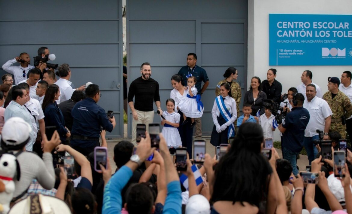 Familia Presidencial inaugura modernas instalaciones de escuela en Los Toles, Ahuachapán