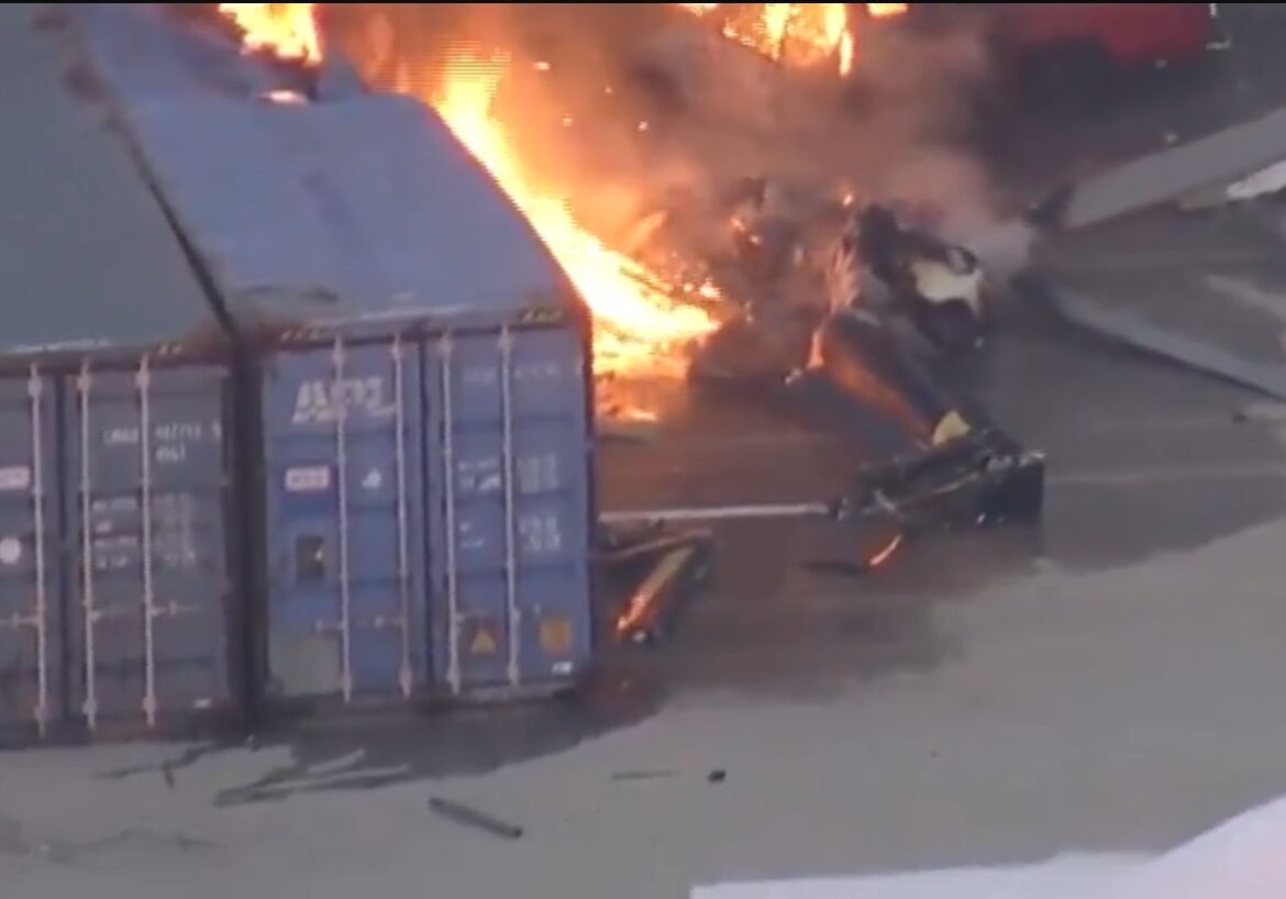 Accidente aéreo en Los Ángeles deja tres fallecidos durante cobertura periodística