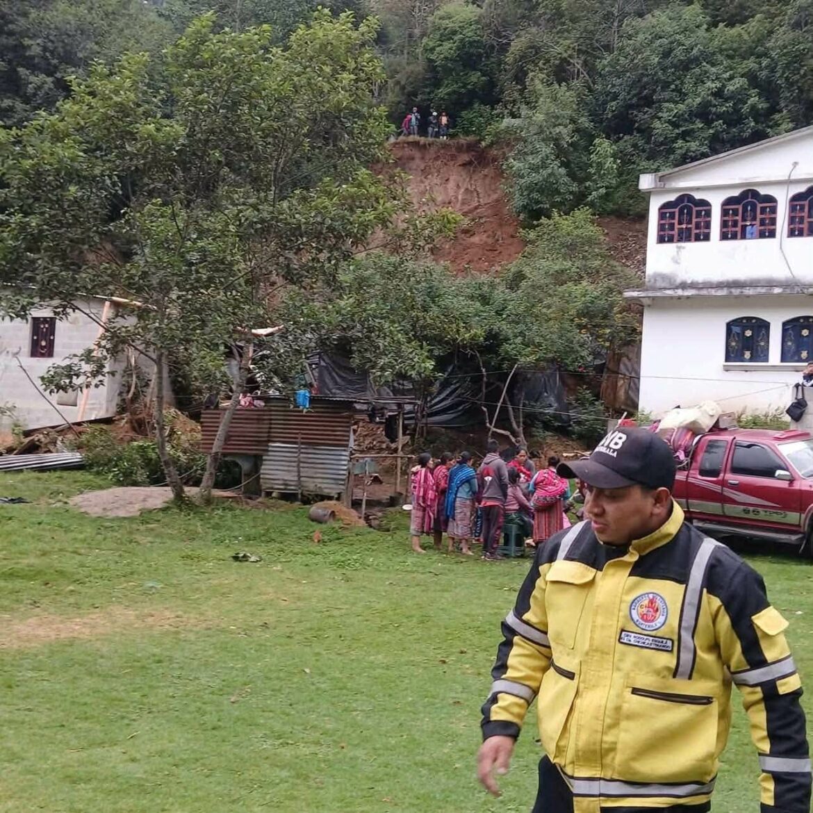 Ocho integrantes de una familia sobreviven a deslizamiento en Chichicastenango
