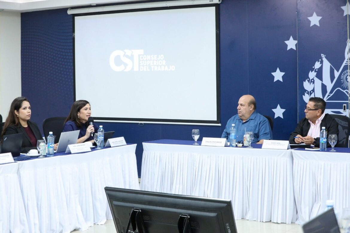 Sector laboral presenta propuestas para modernizar los horarios de trabajo