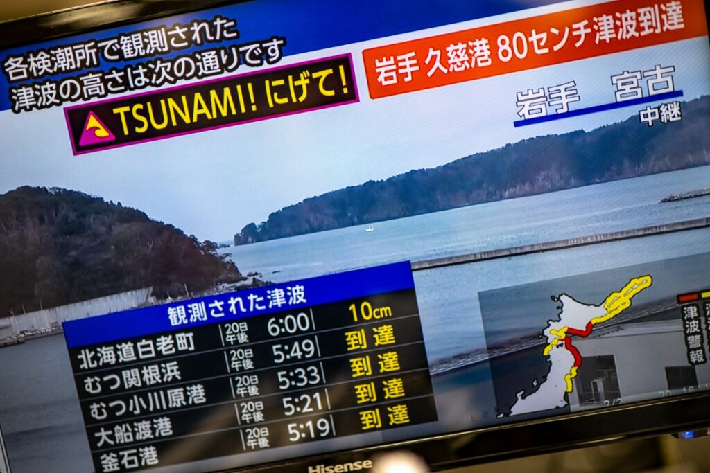 Un terremoto de magnitud 7,4 sacude Japón y provoca tsunami con olas de 80 cm