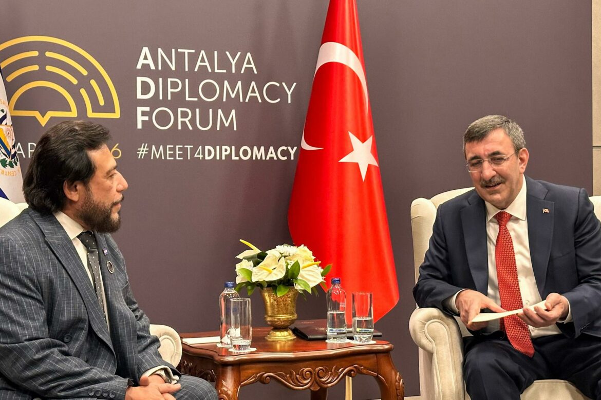 El Salvador y Türkiye fortalecen cooperación bilateral en foro diplomático ADF2026