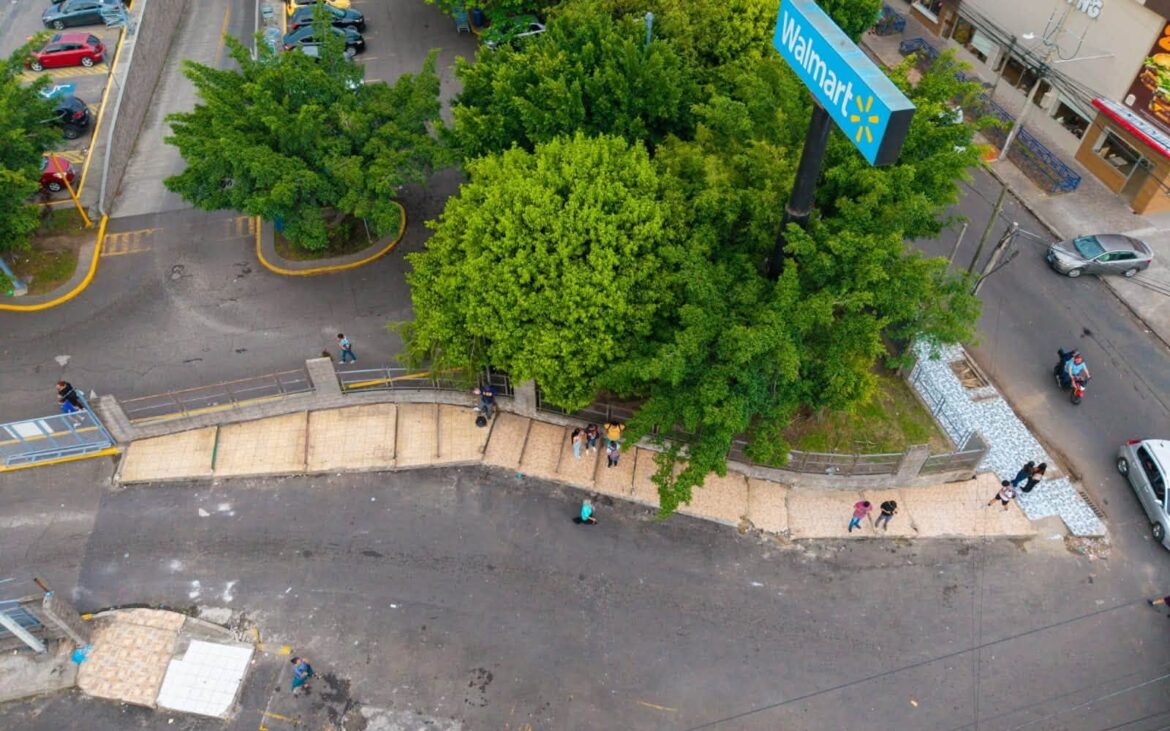 Centro de Soyapango luce despejado tras retiro de puestos de comerciantes