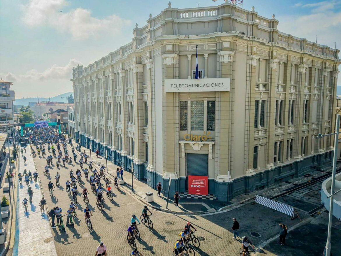 Centro Histórico de San Salvador reunió a salvadoreños en la novena edición de la Pedaleada