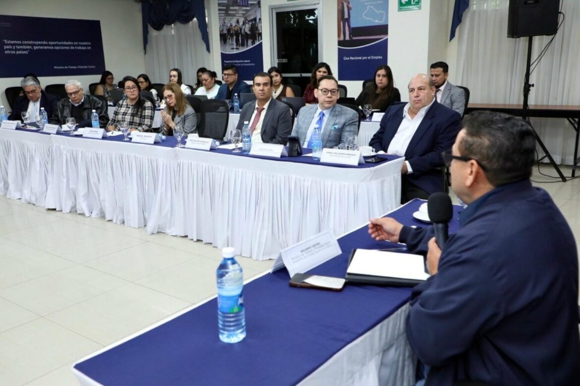 Sector empresarial presenta aportes para la modernización del tiempo de trabajo