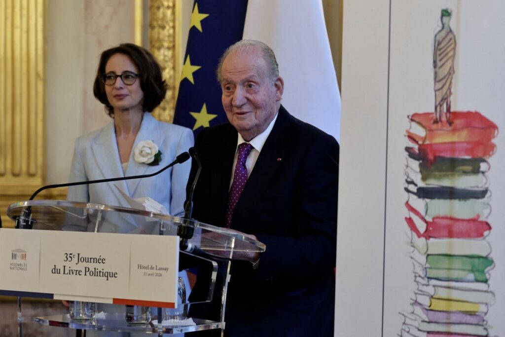 El rey emérito español Juan Carlos I recibe en Francia un premio