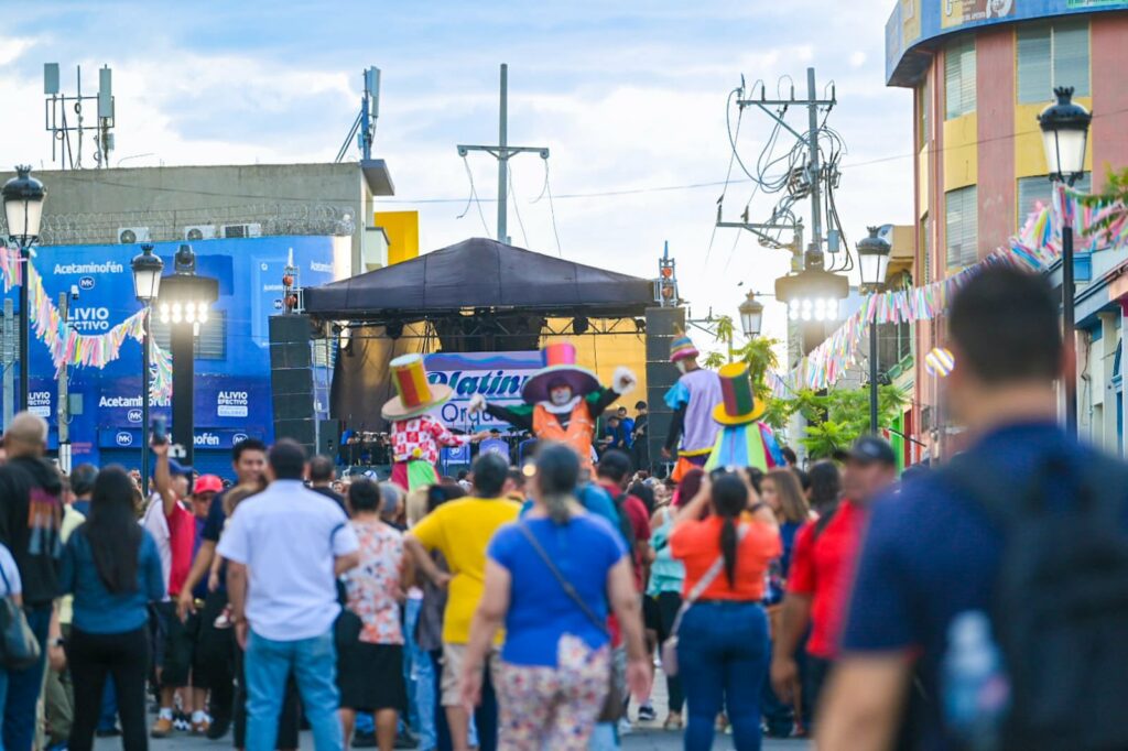 Fiesta total: Mercado Central de San Salvador celebra 51 años con carnaval y música